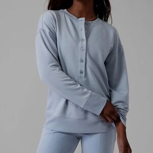 ATHLETA WOMEN'S BLUE STAR LONG SLEEVE BALANCE HENLEY SWEATSHIRT SIZE M